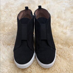 Linea Paolo Black Suede Women's Slip-On ankle boots/sneakers with white soles.